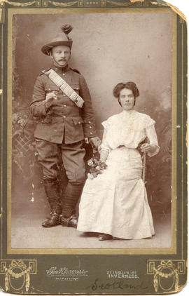 Photo: WWI Soldier with Woman