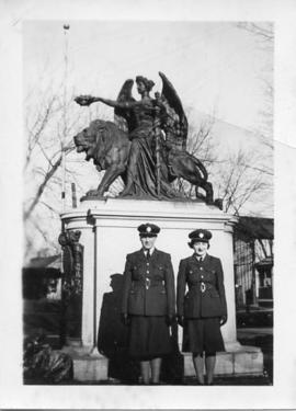 Photo: Statue Posing